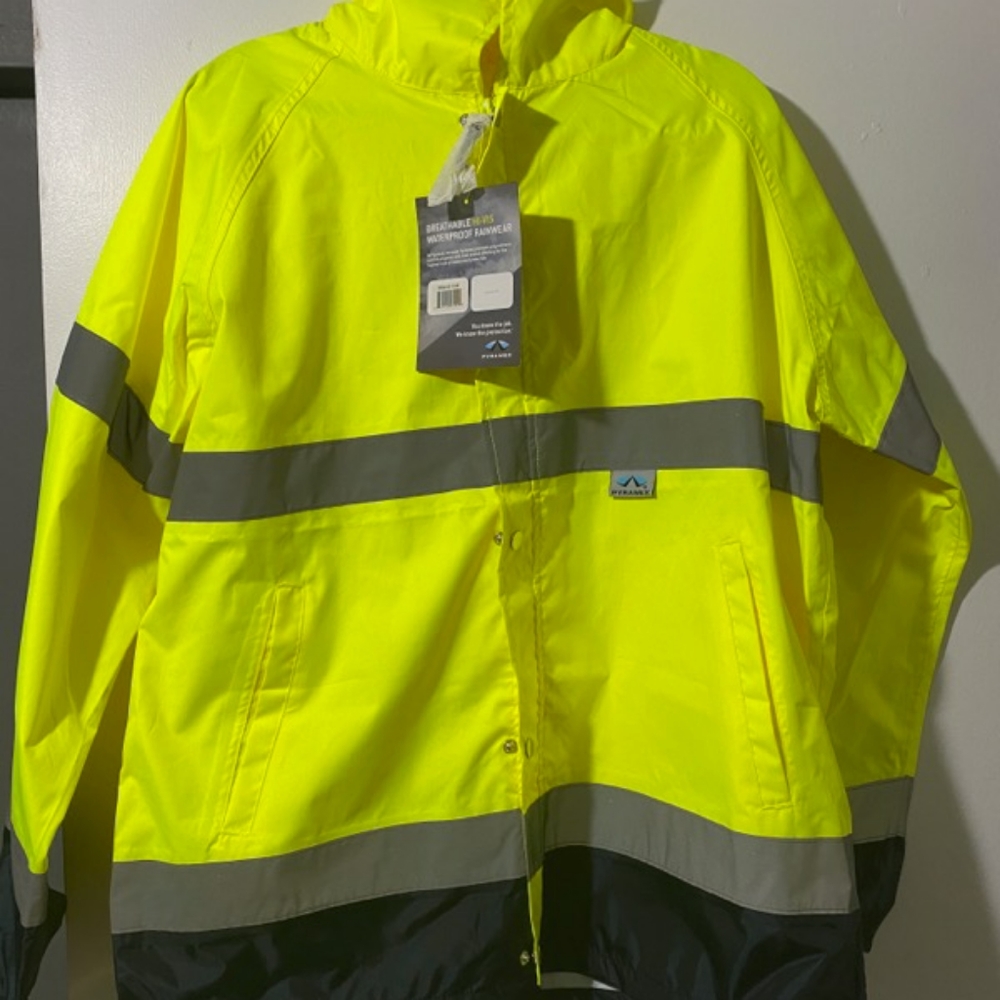 New Pyramex lime/black/grey reflector ,medium waterproof jacket